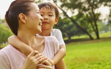 Người mẹ có 3 hành động này thì xin chúc mừng: Con không chỉ ngoan ngoãn mà còn tự tin, đi đâu cũng thành công