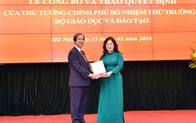 Trao Quyết định của Thủ tướng điều động, bổ nhiệm nữ Thứ trưởng