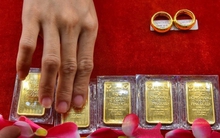 Phiên giao dịch đầu năm Giáp Thìn, giá vàng trong nước đồng loạt lao dốc