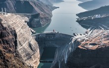 Trung Quốc khiến thế giới choáng váng: Xây siêu đập thủy điện cao bằng tòa nhà 100 tầng, chứa được 20 tỷ m3 nước, tạo ra đủ điện cho 75 triệu người