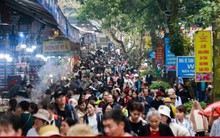 Khách ùn ùn đi du xuân, nhiều điểm du lịch gần Hà Nội 'thất thủ'