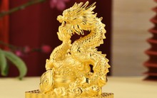Linh vật rồng vàng hút khách dịp Vía Thần Tài, dân trong nghề chỉ cách chọn mua hợp lý, không mất giá