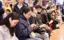 Người Hà Nội nườm nượp đi mua vàng lấy vía Thần tài