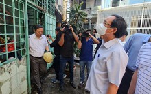 Bí thư TP HCM Nguyễn Văn Nên đến hiện trường vụ cháy làm 4 người chết ở quận 10