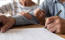 Bà mẹ 46 tuổi đã lập di chúc sớm để con trai thừa kế tài sản còn con dâu tương lai không có phần, chuyên gia nói thẳng: “Chưa hiểu đúng về luật"