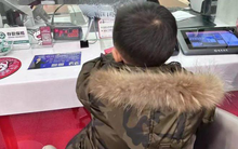 Con trai 8 tuổi tiết kiệm được 200 triệu đồng tiền lì xì nhưng số tiền mất sạch vì một hành động của người mẹ, cảnh sát phải vào cuộc