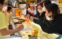 Giá vàng SJC, vàng nhẫn tăng cao, có nên mua "lướt sóng" ngày Thần Tài?