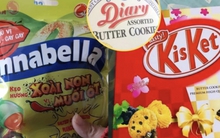 Lại chuyện "dở khóc dở cười" khui giỏ quà sau Tết: túi kẹo nghe như phim kinh dị, muôn vàn phiên bản lạ lẫm của ChocoPie