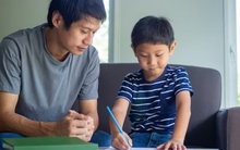 Con trai chán học Toán, ông bố TP.HCM dùng một "thủ thuật lạ" khiến tình hình thay đổi 180 độ: Ai cũng áp dụng được