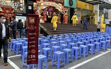 Hình ảnh khác lạ tại tiệm vàng ở Hà Nội ngày vía Thần Tài