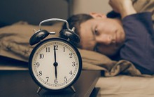 Tỉnh dậy trước báo thức có phải sức khỏe 'kêu cứu'? Chuyên gia giải đáp, cảnh báo dấu hiệu cần đi khám