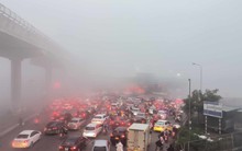 Kỳ lạ Hà Nội sáng 23 tháng Chạp chìm trong màn sương trắng mù mịt, mờ ảo hơn cả thánh địa săn mây Tà Xùa