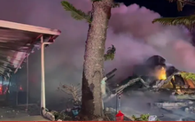 Máy bay rơi xuống công viên nhà lưu động gây cháy lớn ở Mỹ