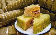 Cắt bánh chưng bằng lạt hay dao, đâu mới đúng?