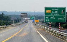 Dân mạng vạch lỗi nguy hiểm trên cao tốc Cam Lộ - La Sơn, chủ đầu tư nói gì?