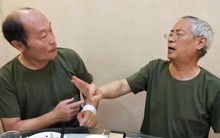 Cho đồng đội vay gần 300 triệu đồng suốt 9 năm không thấy trả, khi vợ nhập viện tôi nhận được món quà bất ngờ