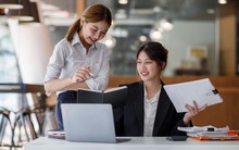 Khi ở cạnh lãnh đạo, người EQ thấp luôn miệng khoe mình giỏi, người EQ cao tự nhắc bản thân “né” 3 điều