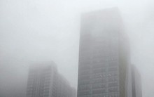 Hà Nội 'chìm' trong sương mù dày đặc từ sáng đến trưa