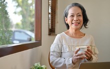 Tôi 63 tuổi, mua nhà cho con, dành 5 năm chăm cháu nhưng bị con dâu đối xử tệ bạc: Tôi "mời" con trai, con dâu ra khỏi nhà, vợ chồng con trai quỳ xin tha thứ nhưng tôi kiên quyết không nghe!