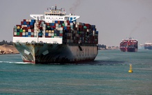 Chi phí vận chuyển tăng vọt vì né biển Đỏ