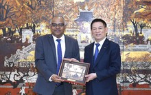 Bộ trưởng Tài chính làm việc với Giám đốc ADB tại Việt Nam về vốn ODA