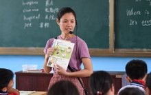 Viết 1 câu về chuyện "phong bì", cô giáo ở TP.HCM nhận về bão tranh luận: Đi dạy cứ để ý chuyện "bồi dưỡng" làm gì?