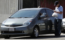 Người giàu mua xe gì: Xe sang như BMW quá dễ hiểu, đáng kinh ngạc 'bình dân' như Toyota cũng lọt top