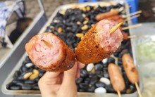 Trung Quốc "ồ ạt" rót vốn đầu tư vào Việt Nam, ẩm thực cũng làm mưa làm gió thị trường F&B: Cà phê ớt, lạp xưởng nướng đá, trà chanh giã tay cho đến Mixue, Haidilao đều 'nóng rẫy'