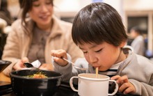 Trẻ có 3 phản ứng này khi ăn uống cho thấy trong tương lai trí não sẽ phát triển vượt trội, cha mẹ lưu ý