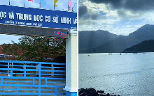 Ngôi trường cổ tích bước ra cổng là thấy núi, biển: Nơi có vibe "chữa lành" top 1 Việt Nam đây rồi!