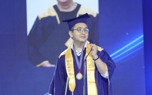 18 tuổi nghỉ học vì mông lung, 6 năm sau thành thủ khoa đầu ra ĐH và sự xuất hiện vỡ òa của "nhà đầu tư thiên thần"