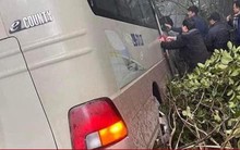 Xe khách chở gần 30 cán bộ hưu trí lao xuống vực đầy sương mù ở Tam Đảo