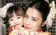 Chẳng cần quát mắng, đánh đòn, Đông Nhi sử dụng một chiêu cực hiếm khiến con gái nghe lời trong phút mốt