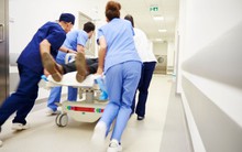 Người đàn ông 31 tuổi đột quỵ khi đang đá bóng: Nguyên nhân do đâu?