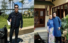 Nam ca sĩ đẹp trai, giàu có nhưng U50 vẫn không cưới vợ, sống cùng mẹ trong biệt thự phố 400m2 ở Sài Gòn