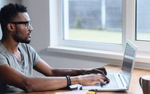 10 công việc đang ‘khát nhân lực’ trong năm 2024: Làm tại nhà, giờ giấc tùy ý vẫn có thể kiếm ít nhất 390.000 đồng/giờ