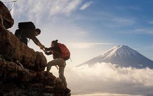 VN-Index tăng tốc lên đỉnh 18 tháng: Vượt 1.250 điểm rồi tiếp tục bứt phá hay lặp lại kịch bản tháng 9/2023?