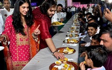 Có gì trong tiệc cưới xa hoa của con trai người giàu nhất Ấn Độ?