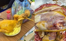 Mua gà lễ luộc sẵn gần nửa triệu đồng, bên ngoài tẩm nghệ, bên trong sống nhăn, lời cảnh tỉnh cho chị em Tết này