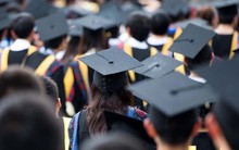 Vì sao sinh viên ra trường cầm trên tay tấm bằng tốt nghiệp xếp loại khá - giỏi vẫn khó tìm được việc làm?