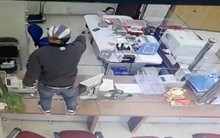 Truy bắt đối tượng dùng súng cướp ngân hàng vào chiều 28 Tết