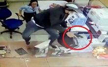 Lâm Đồng: Cướp ngân hàng táo tợn ngày giáp Tết, lấy đi 3 tỉ đồng