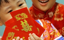 Sự khác biệt giữa trẻ được tự giữ tiền mừng tuổi và trẻ bị bố mẹ "giữ hộ"