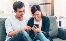 Tặng cổ phiếu Starbucks, Apple, Tesla ngày 8/3 thay vì hoa: Xu thế mới của các cặp đôi Hàn Quốc khi hẹn hò trong các dịp lễ