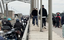 Hàng trăm người theo dõi cuộc tìm kiếm 4 mẹ con nghi nhảy cầu: "Thật may mắn khi không xảy ra sự việc thương tâm..."