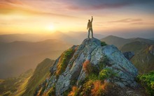 Câu lạc bộ thị giá 3 chữ số trên sàn chứng khoán: Doanh nghiệp sản xuất, y tế, công nghệ “chiếm sóng”, vắng bóng nhóm tài chính, bất động sản