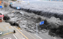 Nhìn lại ‘thảm họa kép’ tàn phá nước Nhật đúng 13 năm trước: Nhà cửa đổ sập, đường sá nứt toác, hơn 22.000 người thiệt mạng