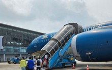 Giá vé máy bay bất ngờ giảm mạnh