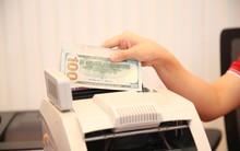 Giá USD "chợ đen" tăng mạnh trở lại