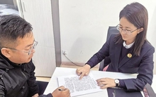 Tưởng được hưởng trọn căn nhà do bố mẹ viết di chúc để lại cho mình, người đàn ông chưng hửng khi nghe phán quyết của tòa án